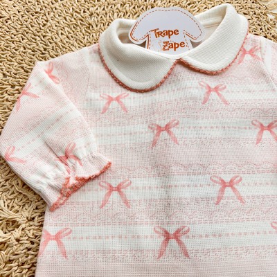 Macacão Tricotil (Tricot 100% Algodão) com Gola e Estampa Digital - Rose com Laços Macacão Tricotil (Tricot 100% Algodão) com Gola e Estampa Digital - Rose com Laços